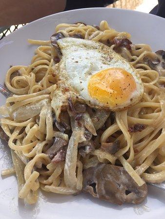 Molte Wine Bar & Pizzeria